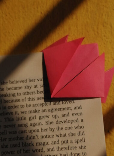 How to Make an Easy Origami Lotus Bookmark