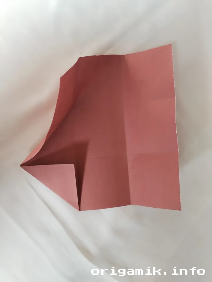 Origami hinged square box step 3 b