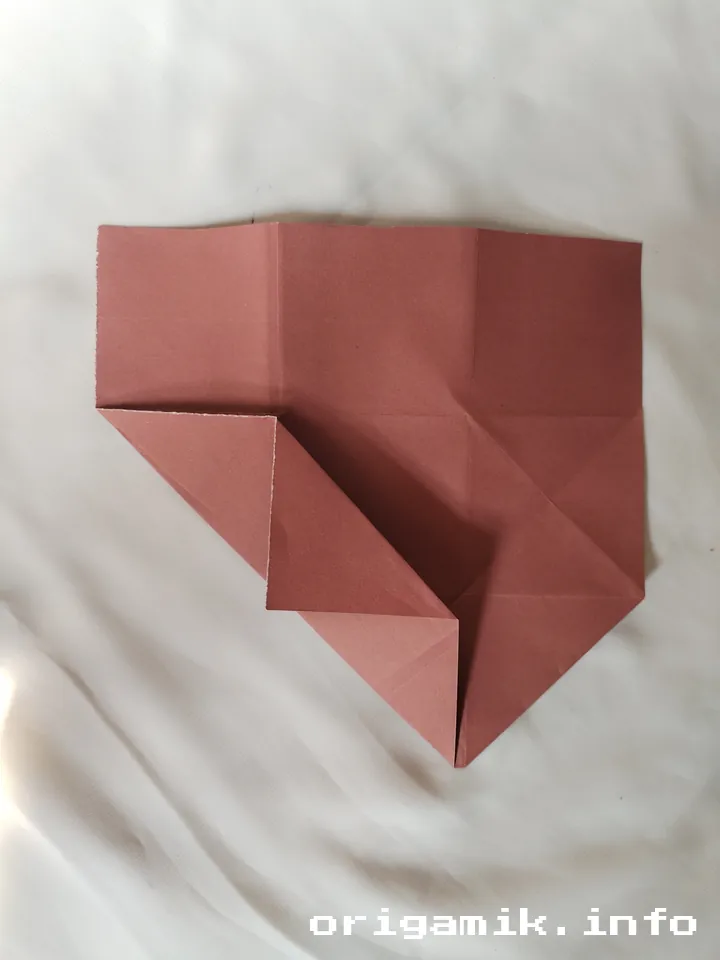 Origami hinged square box step 5 d