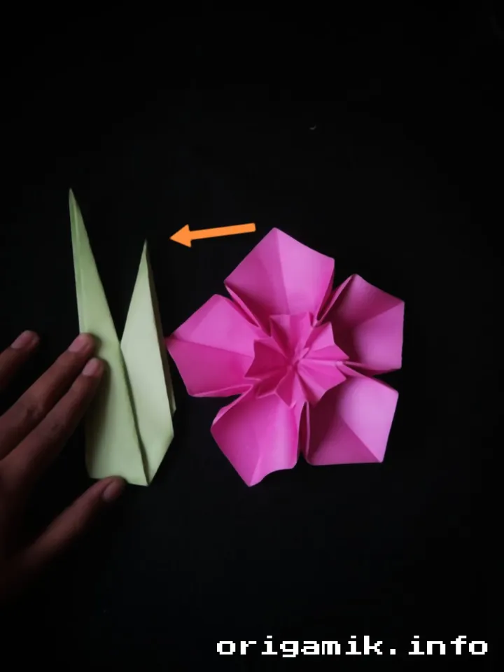 Origami  Daffodil flower step 8.jpeg