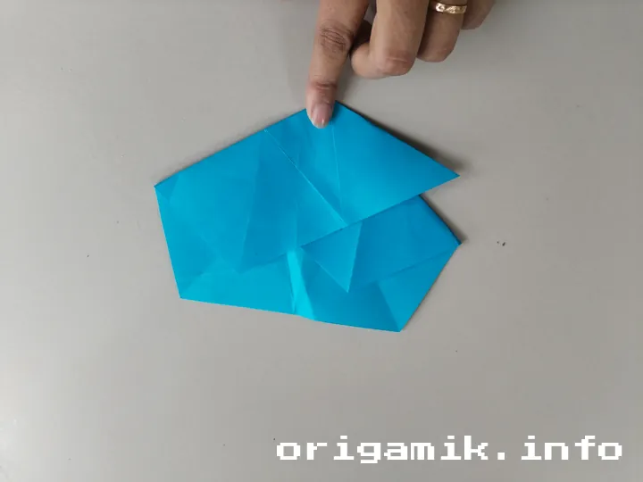 Origami 5 pointed star step 8 b