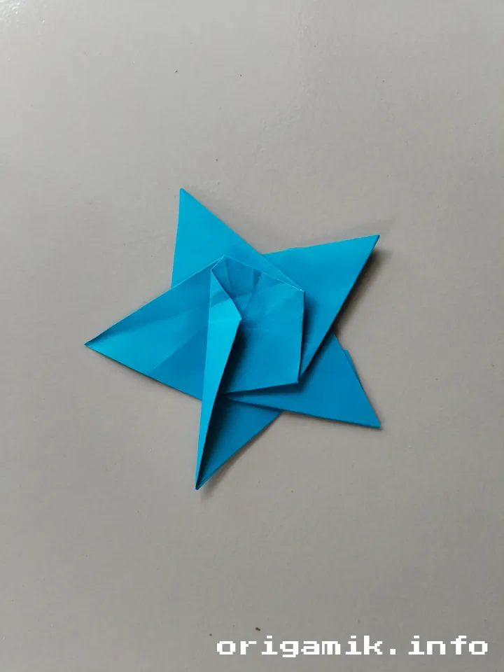 Origami 5 pointed star step 9 b