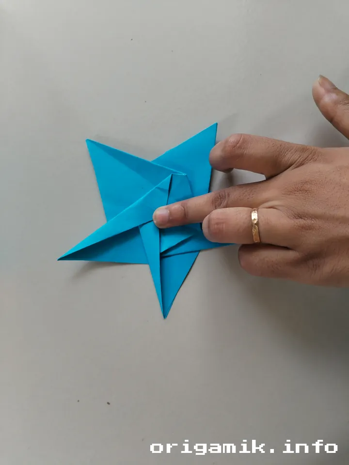 Origami 5 pointed star step 9 c