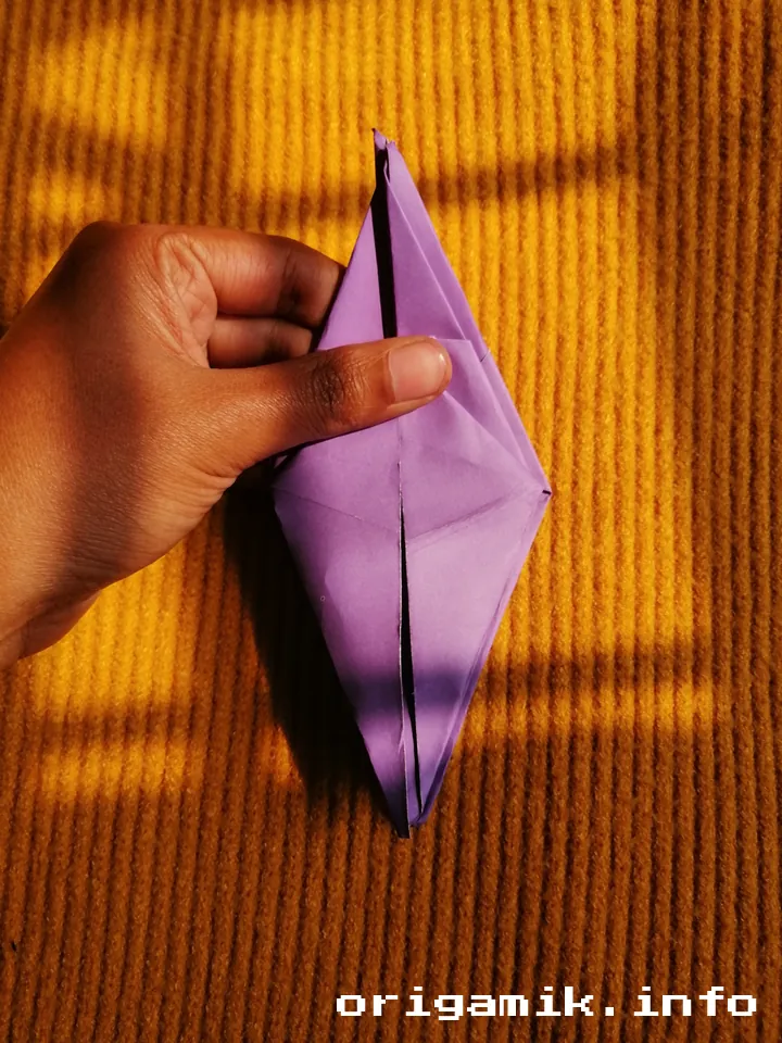 Origami Lily flower step 3 (g)