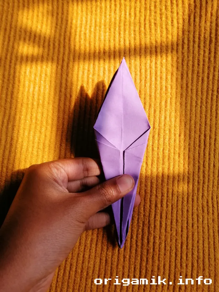 Origami Lily flower step 5 (a)