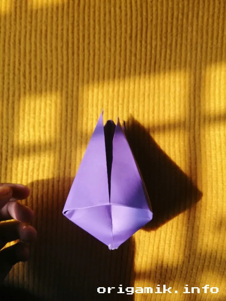 Origami Tulip flower step 4 (b)