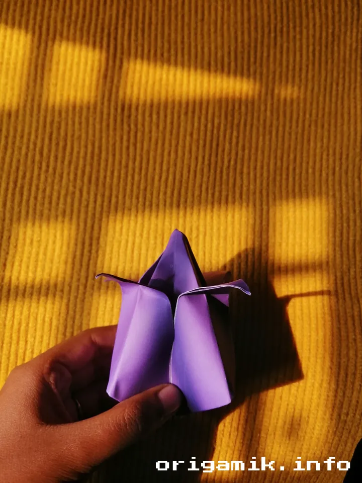 Origami Tulip flower step 4 (d)