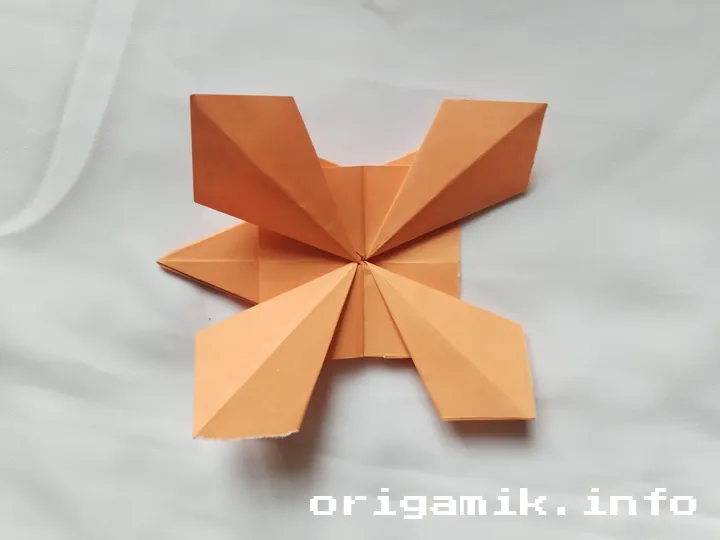 Origami cornflower step 10