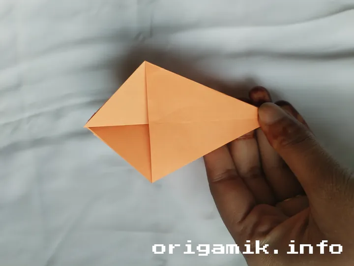 Origami cornflower step 5 d