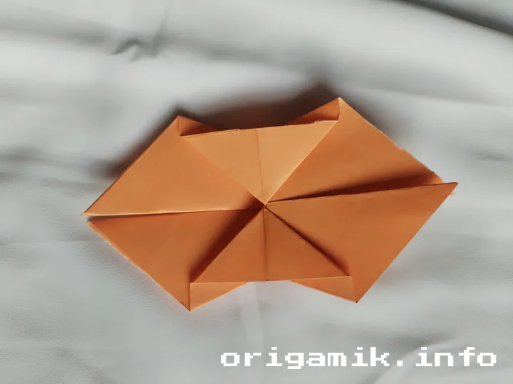 Origami cornflower step 6 c