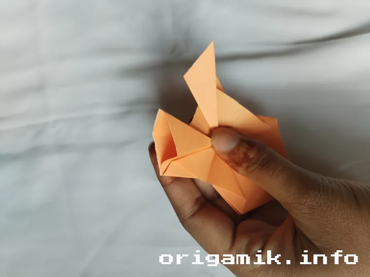 Origami cornflower step 7 b