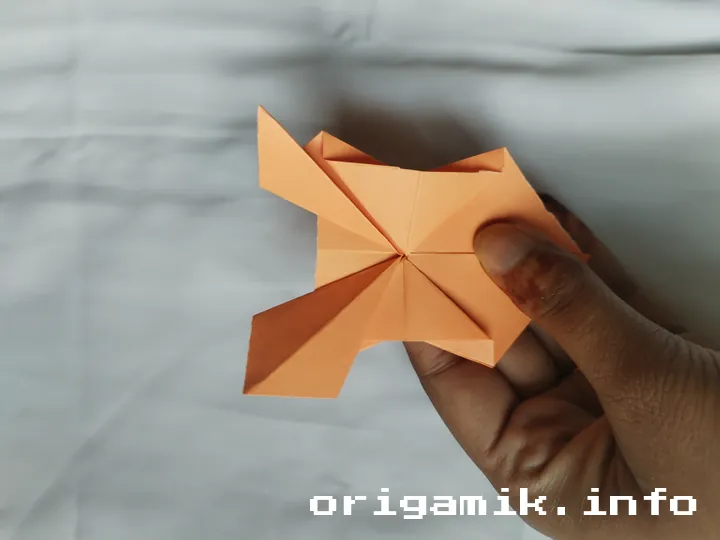 Origami cornflower step 8 a