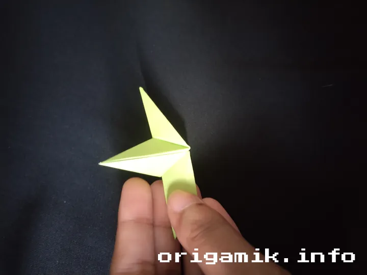 Origami dimond star step 9 d