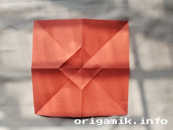 Origami flat flower step 4 d