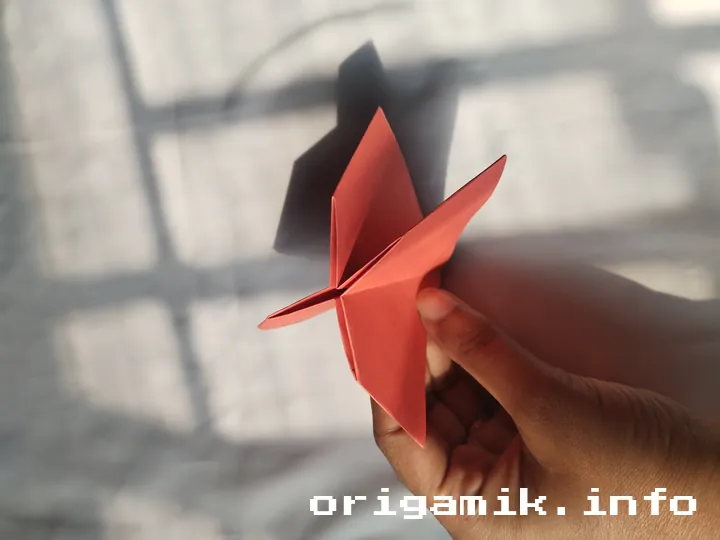 Origami flat flower step 4 e