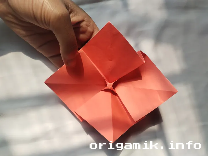 Origami flat flower step 6 a