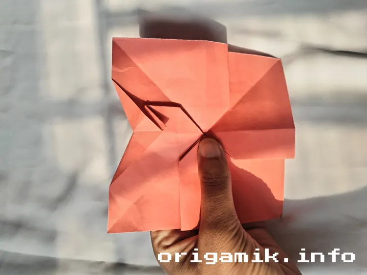 Origami flat flower step 7 c