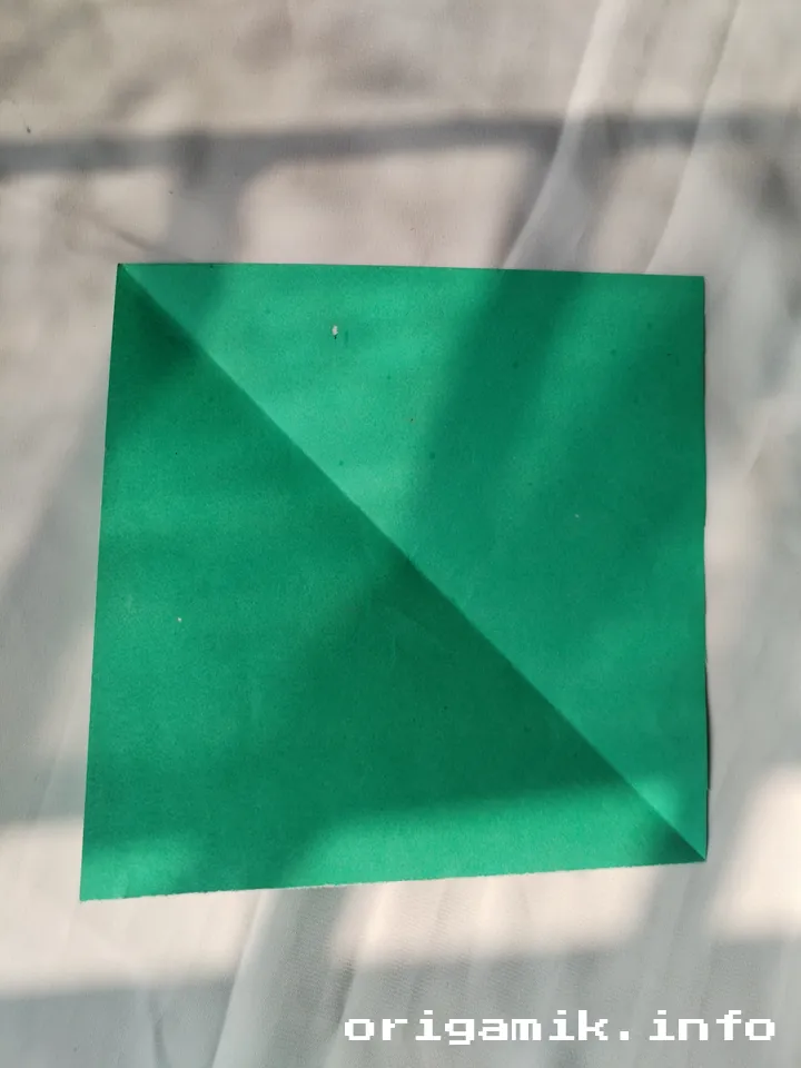 Origami green leaf step 1