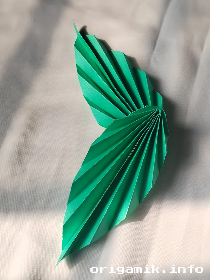 Origami green leaf step 5