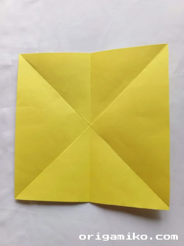 Origami banan step 3 b