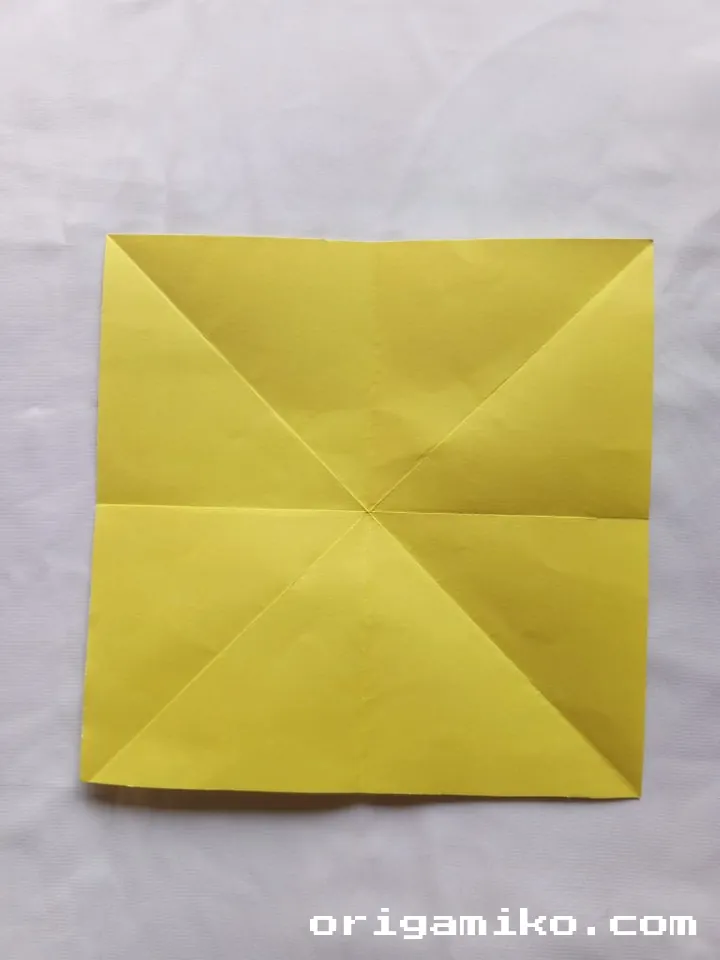 Origami banan step 3 d