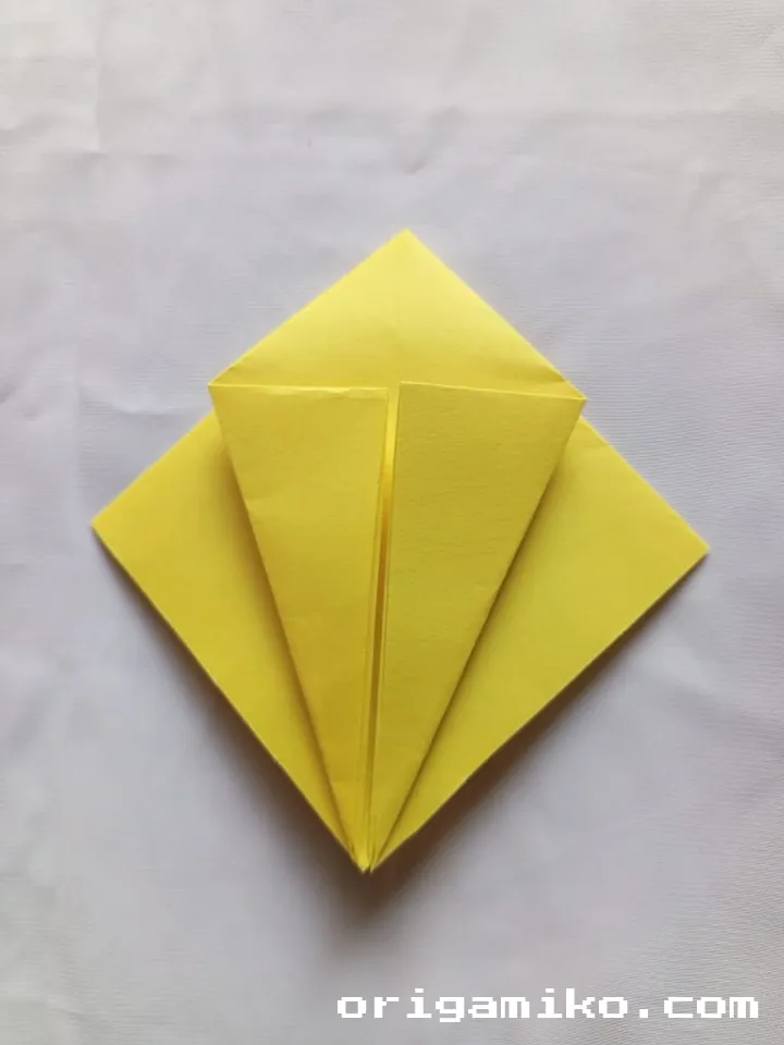 Origami banan step 4 a