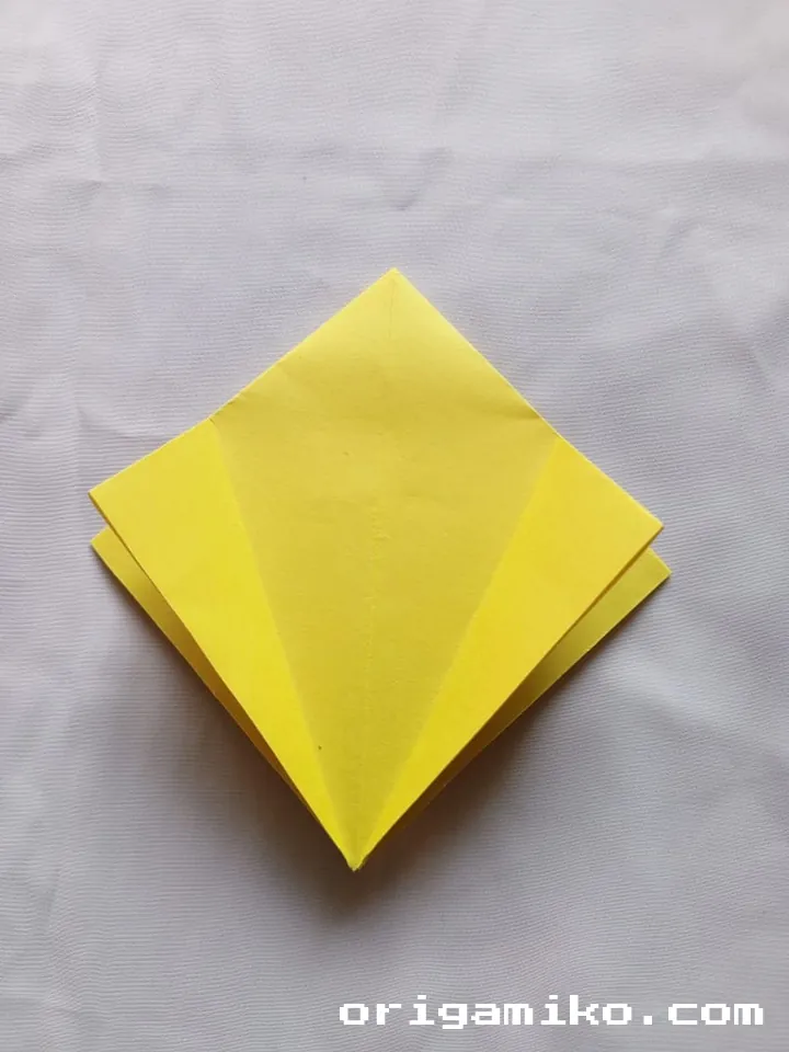 Origami banan step 4 b