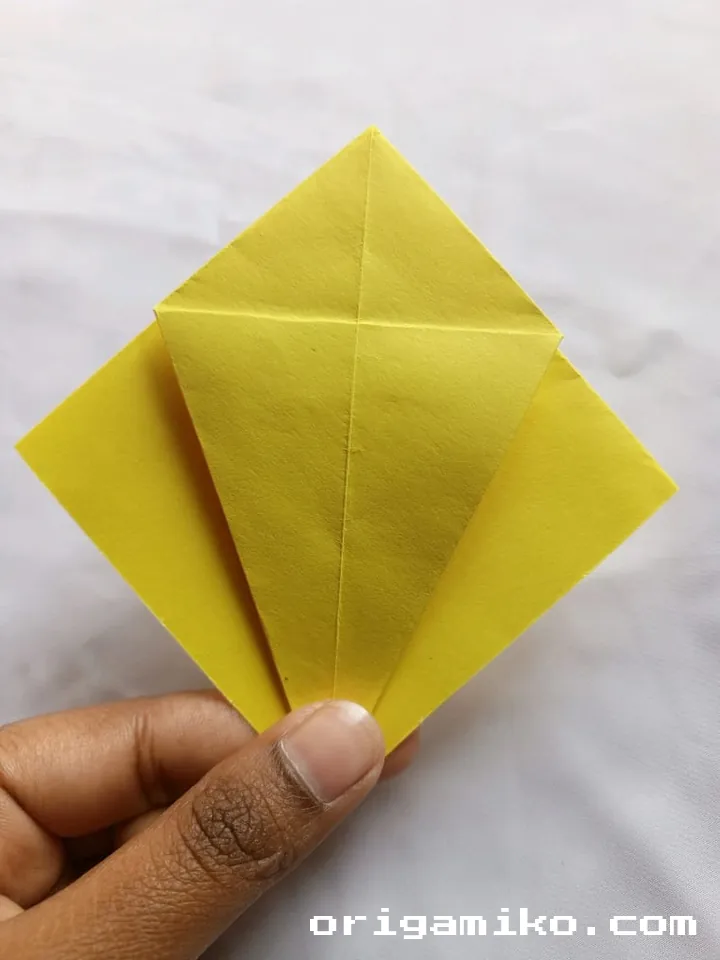 Origami banan step 4 c