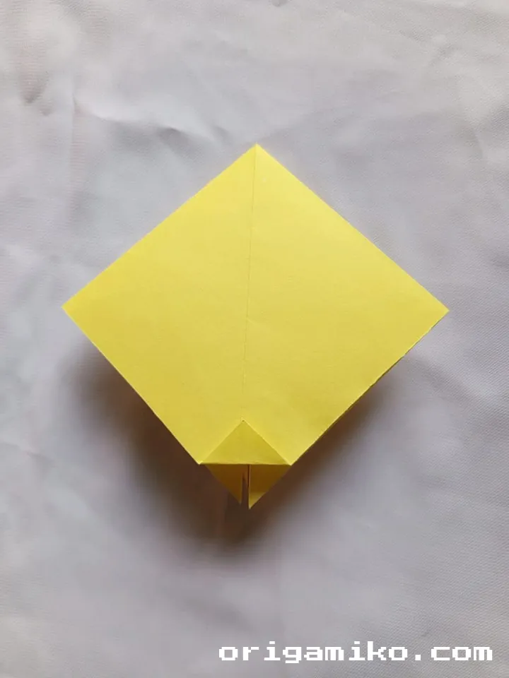 Origami banan step 4 e