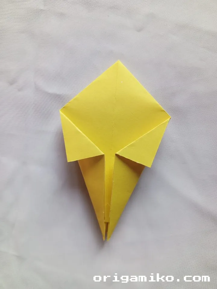 Origami banan step 4 h