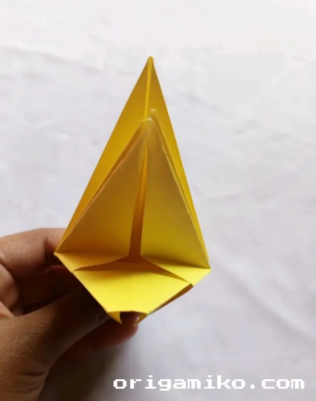 Origami banan step 5 b