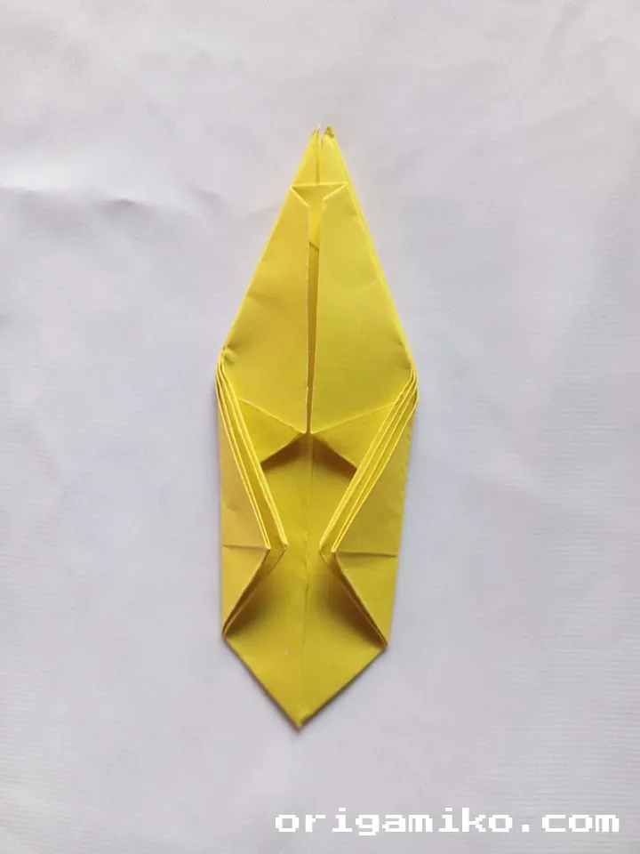 Origami banan step 5 d