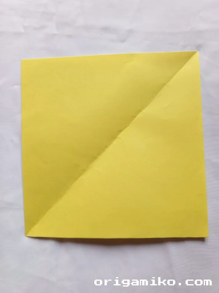 Origami lemon step 1