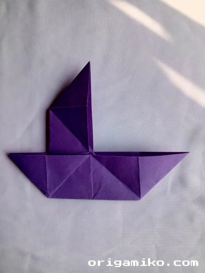 Origami yacht step 4 e
