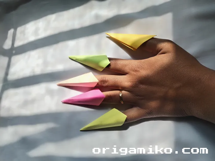 Sticky note claws final 1