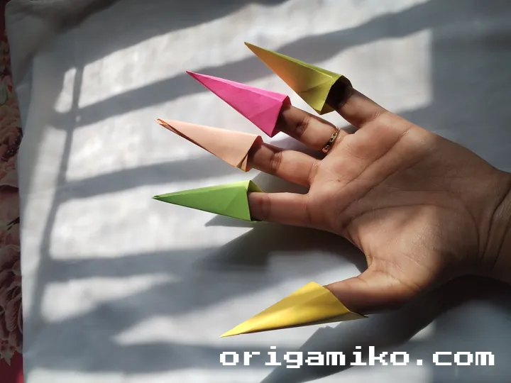 Sticky note claws step 4