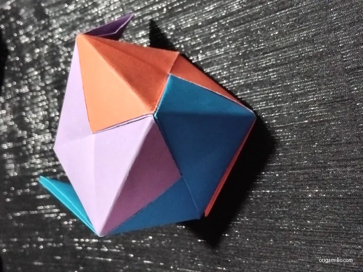 Origami 3D cube step 5 d