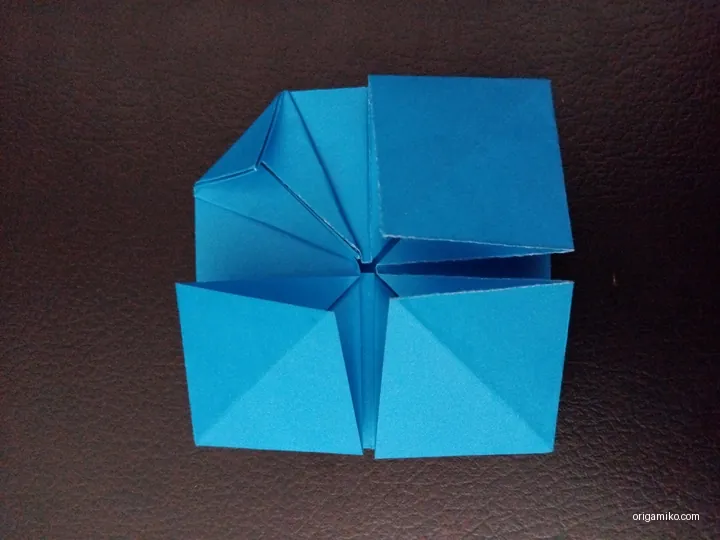 Origami leaf wreath step 3 d