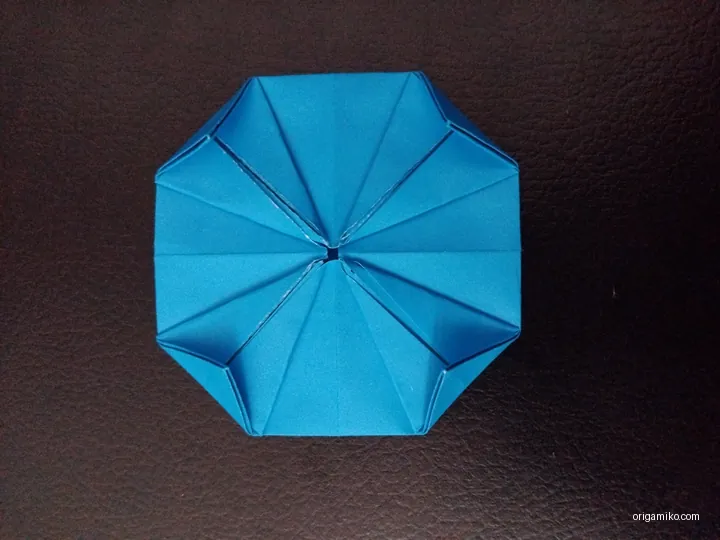 Origami leaf wreath step 3 e