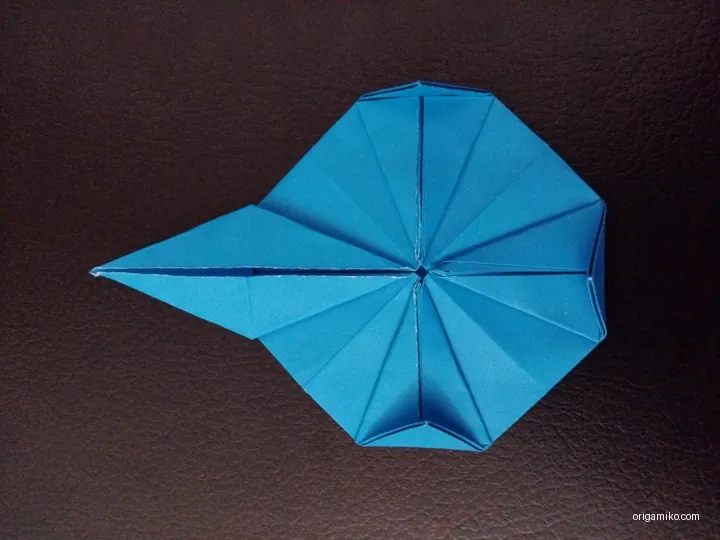 Origami leaf wreath step 4 a