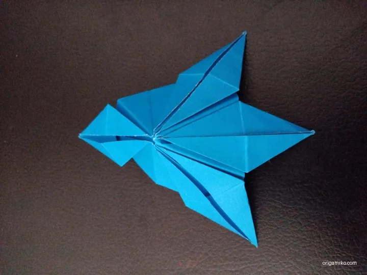 Origami leaf wreath step 4 e