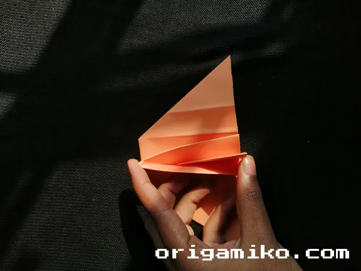 Origami hibiscus flower step 4 (d)