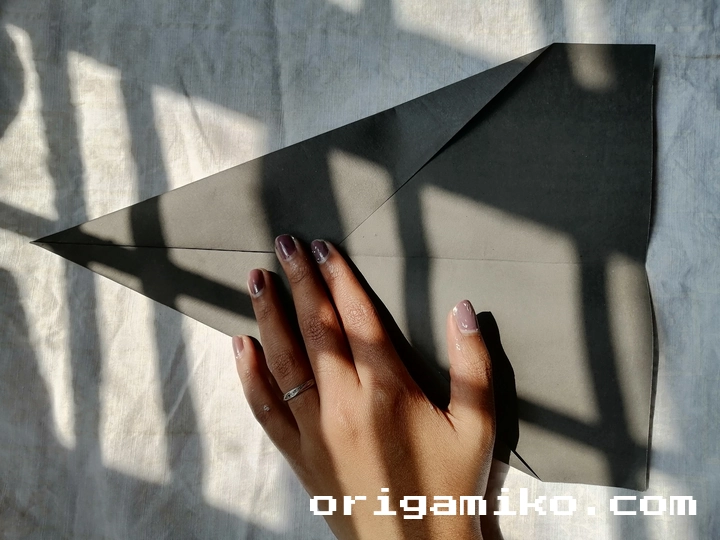 Uranus Arc lll Paper Airplane Step 3 (b)
