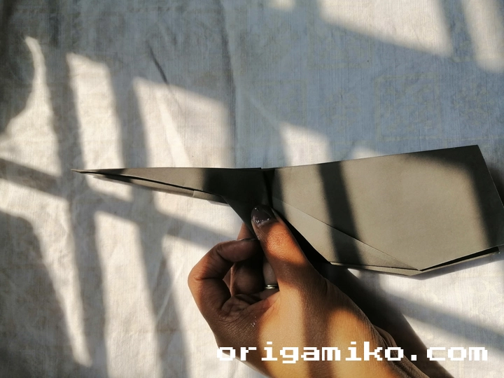 Uranus Arc lll Paper Airplane Step 5 (c)
