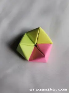 Featured image for How to Make an Easy Origami Sticky Note Fidget Toy