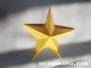 Featured image for How to Make an Easy Origami Sticky Note Star (Step-by-Step Guide)